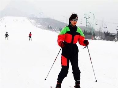 荣盛野三坡滑雪场