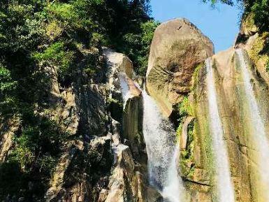 雨卜民族风情旅游度假村