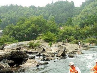 庐山冰川石大峡谷漂流